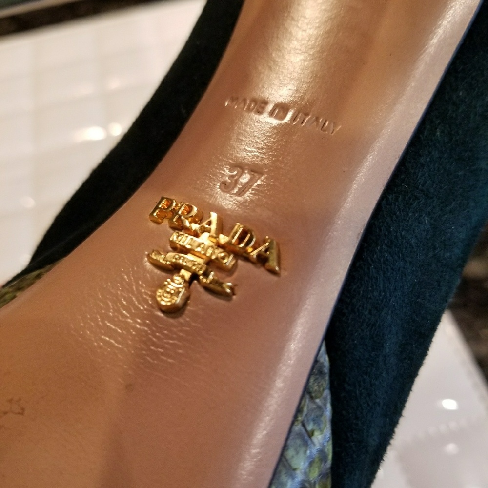Prada Python Snakeskin Green Platform Pumps Sz 37 - image 6